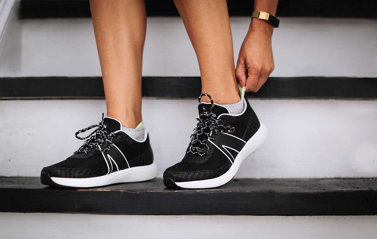Alegria Men's Stretcher Sneaker Shoe in Black Mix 